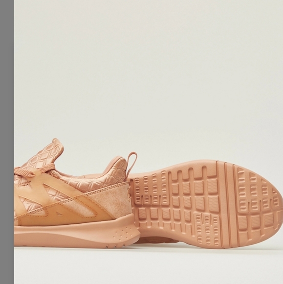 🔮NWT Fabletics Sneakers Quilted Indio Rose Gold - Picture 2 of 11